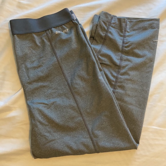 Nike Compression Capri - Picture 2 of 4